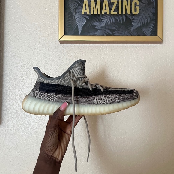 adidas Yeezy Boost 350 V2 - Picture 1 of 8